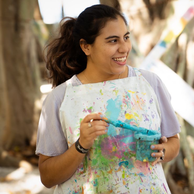 Meybis Paz Headshot With Apron and Paint